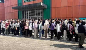 Pencari Kerja Serbu Job Fair di Stadion Pakansari Cibinong