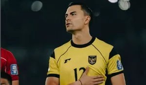 Menyatu dengan Rakyat: Emil Audero Main Bola Pakai Sandal Jepit di Lombok