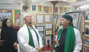 Opick Kunjungi Museum Prabu Siliwangi, Takjub Lihat Rambut Nabi dan Peninggalan Sejarah Lainnya
