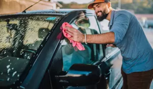 Hindari 7 Kesalahan Ini Saat Mencuci Mobil agar Cat Tetap Kinclong dan Bebas Baret