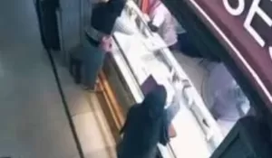 Viral! Dua Wanita Diduga Curi Emas di Pasar Anyar Bogor, Aksi Terekam Kamera