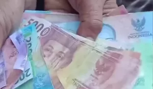 Perempuan Misterius Bawa Uang Palsu saat Belanja di Cibinong, Pas Ditahan Suka Nyanyi dan Ngobrol Sendiri
