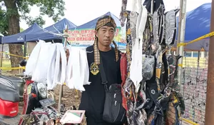Penjual Totopong dari Karawang Rela Tidur di Jalan untuk Mengais Rezeki di Acara KDM di Depok