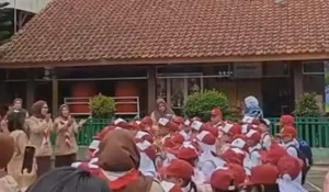 Suasana Hari Pertama Sekolah di SDN Panaragan dan TK Motekar Bogor, Disambut Haru dan Antusias