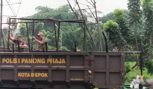 Satpol PP Depok Gusur PKL hingga Baliho Liar di GDC, Penertiban Bakal Berlanjut ke Titik Lain