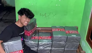 Gen Z Jangan Takut Mimpi! Modal Teras Rumah, Pemuda Bogor Ini Sukses Jual Sepatu Futsal Original via Online