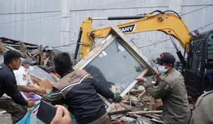 Digusur Satpol PP, PKL hingga Bangunan Liar di Terminal Cibinong Rata dengan Tanah