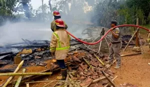 Ditinggal ke Sawah, Rumah Petani di Sagaranten Sukabumi Ludes Terbakar
