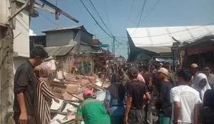 Sempat Diwarnai Protes, Satpol PP Bongkat Ratusan Lapak PKL di Pasar Cisarua Puncak Bogor