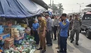 Giliran PKL Pasar Parung yang Digusur Satpol PP