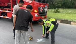Tukang Bakso di Cileungsi Ditabrak Ninja, Gerobak Hancur Berantakan