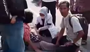 Viral! ‎Wanita Tanpa Busana Gegerkan Jalan Siliwangi Depok