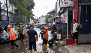 Drainase Tersumbat, Sejumlah Ruas Jalan di Kota Sukabumi Tergenang Banjir