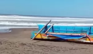 Dua Perahu Nelayan asal Indramayu Terbalik Diterjang Ombak Besar di Sukabumi, Satu Orang Hilang