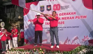 Bagikan 8.000 Bendera, Supian Suri Ajak Warga Pasang Bendera Merah Putih di Rumah hingga Pertokoan
