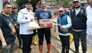 Wawalkot Bobby Maulana Turun ke Lokasi Bencana di Ciseureuh Sukabumi, Ingatkan Warga soal Pengelolaan Sampah