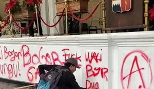 Demo Mahasiswa di Balai Kota Bogor Ricuh: Massa Corat-coret Tembok, Pemkot Tempuh Jalur Hukum