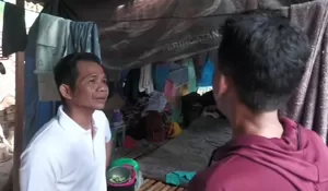 Satu Keluarga di Purwakarta Bertahun-tahun Tinggal di Sebuah Gubuk Beratap Terpal