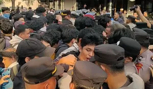 Demo di Istana Bogor Ricuh, Mahasiswa dan Polisi Terlibat Baku Pukul