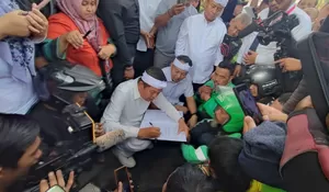 KDM Beri Jaminan Sosial Ketenagakerjaan buat 3 Juta Pekerja Informal di Jawa Barat