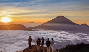 Bukit Sikunir, Negeri di Atas Awan dengan Golden Sunrise Terindah di Wonosobo