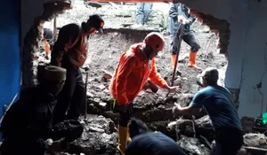 TPT Longsor Timpa Dua Rumah di Citamiang Sukabumi, Sempat Terdengar Suara Dentuman