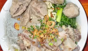 Bakso Purwasari Bogor, Kuliner Viral Dekat Stasiun dengan Isia Tetelan Melimpah