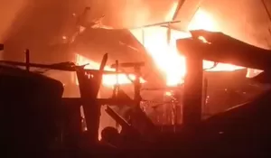 Tragis! Kebakaran Dahsyat di Makassar, 8 Rumah Ludes Terbakar, Bocah 7 Tahun Tewas Terjebak Api