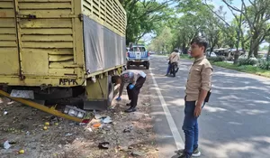 Pemotor Tewas usai Tabrak Truk yang Sedang Ganti Ban di Jalan Lingkar Selatan Sukabumi