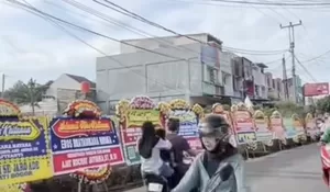 Viral Karangan Bunga Mewah di Khitanan Anak Lurah Cimanggis Bogor, Netizen Beri Sindiran Pedas