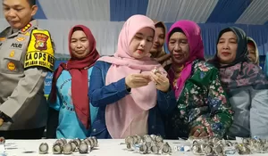 Cing Ikah: Batu Akik Mempercantik Penampilan Perempuan