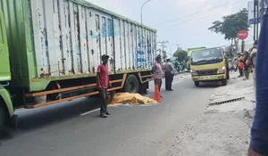 Inalillahi! Pemotor Tewas Terlindas Truk Kontainer di Jalan Raya Bogor, Arus Lalu Lintas Lumpuh