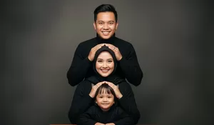 Tanpa Tangan Fotografer, Begini Cara Buat Foto Keluarga dengan Jas Ala Studio Hanya Pakai Gemini AI