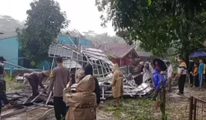 65 Rumah di Jampang Sukabumi Rusak Diterjang Hujan Es dan Angin Kencang, 217 Warga Ngungsi