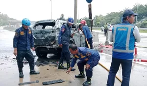 Mobil Kecelakaan hingga Terbakar di Tol Jagorawi, Pengemudi Luka-luka