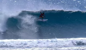 Pantai Plengkung Banyuwangi, Surga Tersembunyi di Ujung Timur Jawa yang Ditaklukkan Para Peselancar Dunia