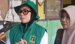 Dila Nurdian Tinjau Bangunan Rusak di SDN Cikahuripan usai Diterjang Banjir Bandang