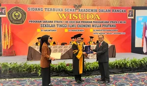 Ketua DPRD Kota Bekasi dan Wakil Ketua Komisi III Hadiri Wisuda STIE Mulia Pratama