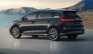 BYD M6 Kedatangan Rival Baru Wuling Darion EV: Perbandingan Harga dan Spesifikasi Lengkap, Mana Pilihan Terbaik?