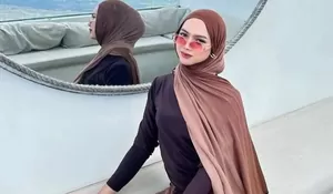 Heboh! Dea Lipa, MUA Berjilbab yang Ternyata Pria Bernama Deni, Banyak Orang Terkejut dan Tertipu