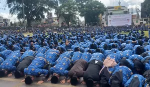 1.827 PPPK Paruh Waktu Pemkot Sukabumi Sujud Syukur usai Dilantik, Wali Kota Ayep Zaki Ingatkan soal Kontrak