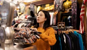 Perdagangan Pakaian Bekas Ilegal Terkuak! Polisi Sita 439 Bal Pakaian Bekas Impor Ilegal Alias Thrifting Bernilai Miliaran Rupiah