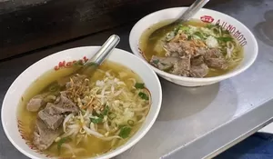 Sudah Pernah Coba? Ini Deretan Tempat Makan Soto Legendaris Solo yang Bikin Nagih!
