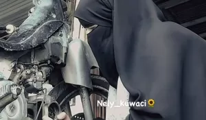 Kisah Nely Kuwaci, Mekanik Bercadar dari Jambi yang Buktikan Tak Ada Batas untuk Perempuan