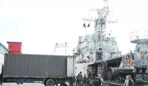 KSAL Muhammad Ali Gerakkan 3 KRI & 5 Helikopter: Bawa Logistik dan Tenaga Medis Selamatkan Warga Banjir Aceh-Sumut!