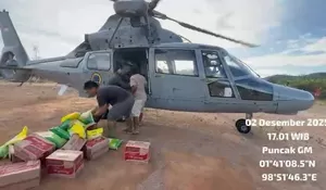 Aksi Heroik TNI AL: Helikopter Panther Terobos Perbukitan, Salurkan Ratusan Kilo Bantuan di Tapanuli Tengah