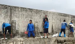 Mencegah Bencana Lebih Parah: Gubernur DKI Atasi Tanggul Bocor di Jakut Dicor dan Ditutup Karung Pasir untuk Penanganan Darurat