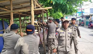 Aksi Tegas Satpol PP Depok! Puluhan Bangunan Liar di Pancoran Mas Diratakan, Ratusan Miras Disita