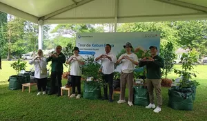 Misi Hijaukan Bumi, Permata Bank Tanam Ratusan Pohon di Kebun Raya Bogor