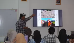 Mahasiswa Sains Komunikasi FISIP Unida Belajar Bersama Wartawan di Kelas Praktisi Mengajar